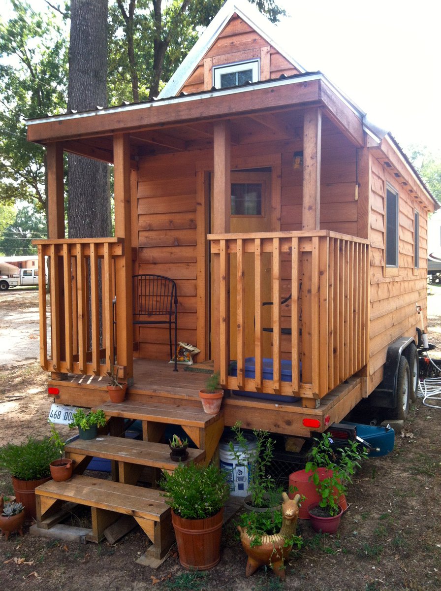northland_edu's tweet photo. Prof @evancoulson &amp; Gabrielle Hodges will talk about their #tinyhouse today. Come to the Alvord at 12. #NorthlandCollege https://t.co/15LjDmV0b2