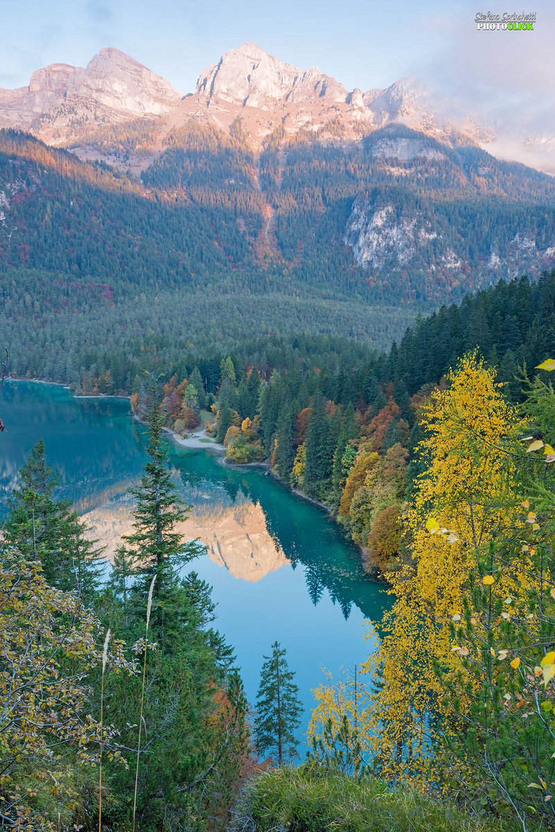 LagodiTovel's tweet photo. Il Lago di Tovel e la magia dei caldi colori autunnali che lo avvolgono alle prime luci dell'alba
Foto di @Springo78 
#landscapephotography https://t.co/RlPXkgaQcW