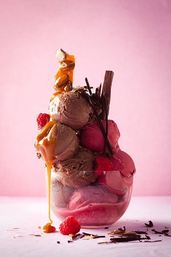 Eat_Out's tweet photo. Naughty or nice? Two ways to make the ultimate ice cream sundae. #TodayWithWoolies #PartnerContent https://t.co/dY3vasThCt https://t.co/Ca2jwCNKKi