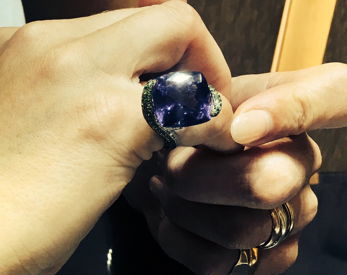 CharleyLarcombe's tweet photo. Rocks off in #Mouawad on #OrchardRoad. Beautiful boutique, 4th generation jeweller, amazing! #mysingapore https://t.co/2WgOObZyvJ