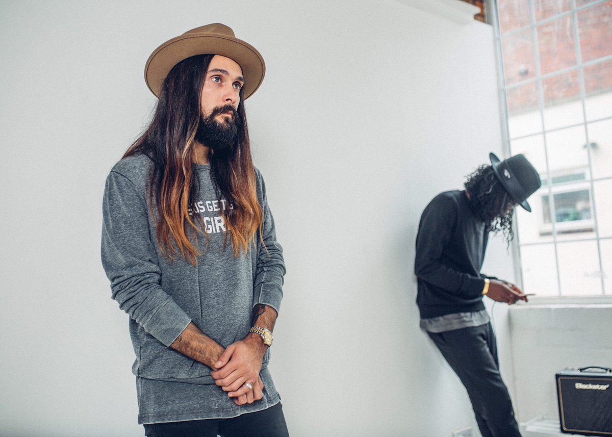 JGTGLTD's tweet photo. Burnout grey sweater online now ! https://t.co/S54xt4Fpiw https://t.co/g6m14HHCV6