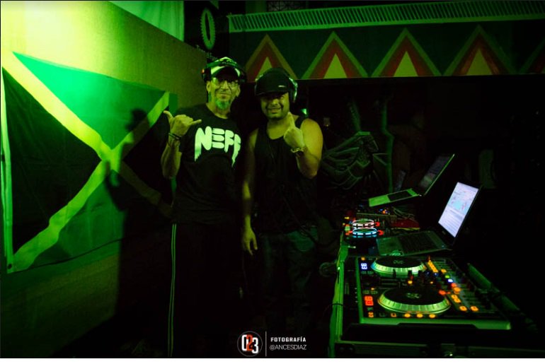 Gente local que disfruta en el #Local0243 
Llégate desde el miércoles y disfruta de todo lo que te ofrecemos