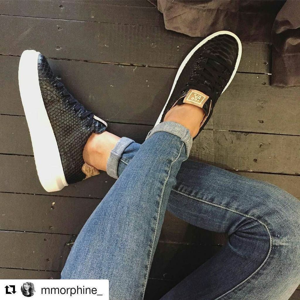 iconabio's tweet photo. Iconabio.
#Repost @mmorphine_
・・・
Black and white ~
Sneakers #iconabio, completamente in … https://t.co/MoPmn6Ygrg https://t.co/ksqyrgUKh0