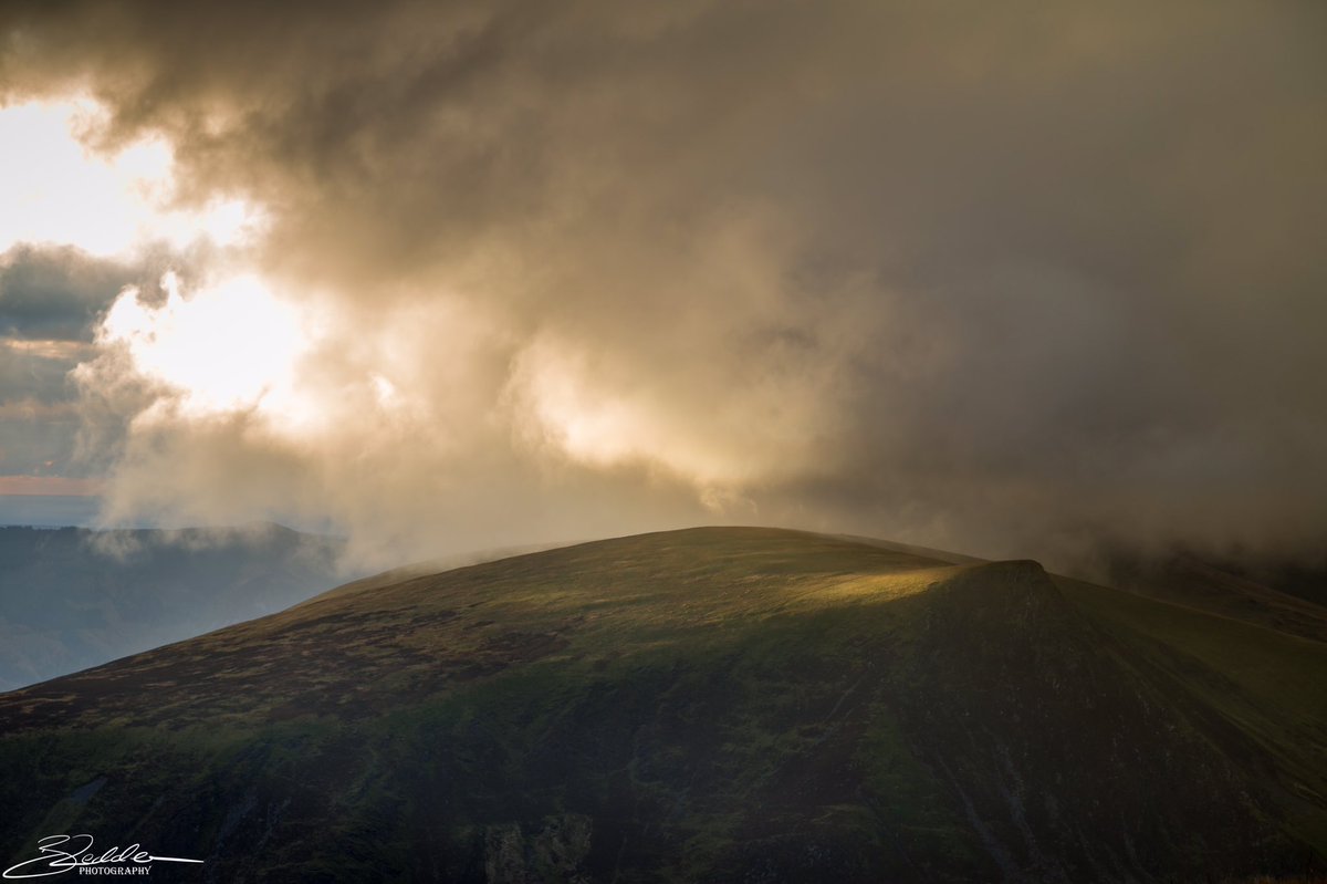 Breaking light on #blencathra on Tuesday #NotJustLakes #lakedistrict#thelakedistrict #lakes #thelakes #wanderlust #Keswick #Cumbria