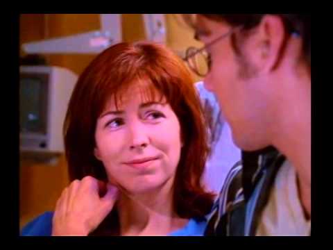 Bazı şeyler çabuk biter.
Sigara, çay, uyku, sevdiğin şarkı..
Hep çabuk biter. 
Hızlı yaşarsan ömür,
Çok seversen aşk çabuk biter.

For Hope