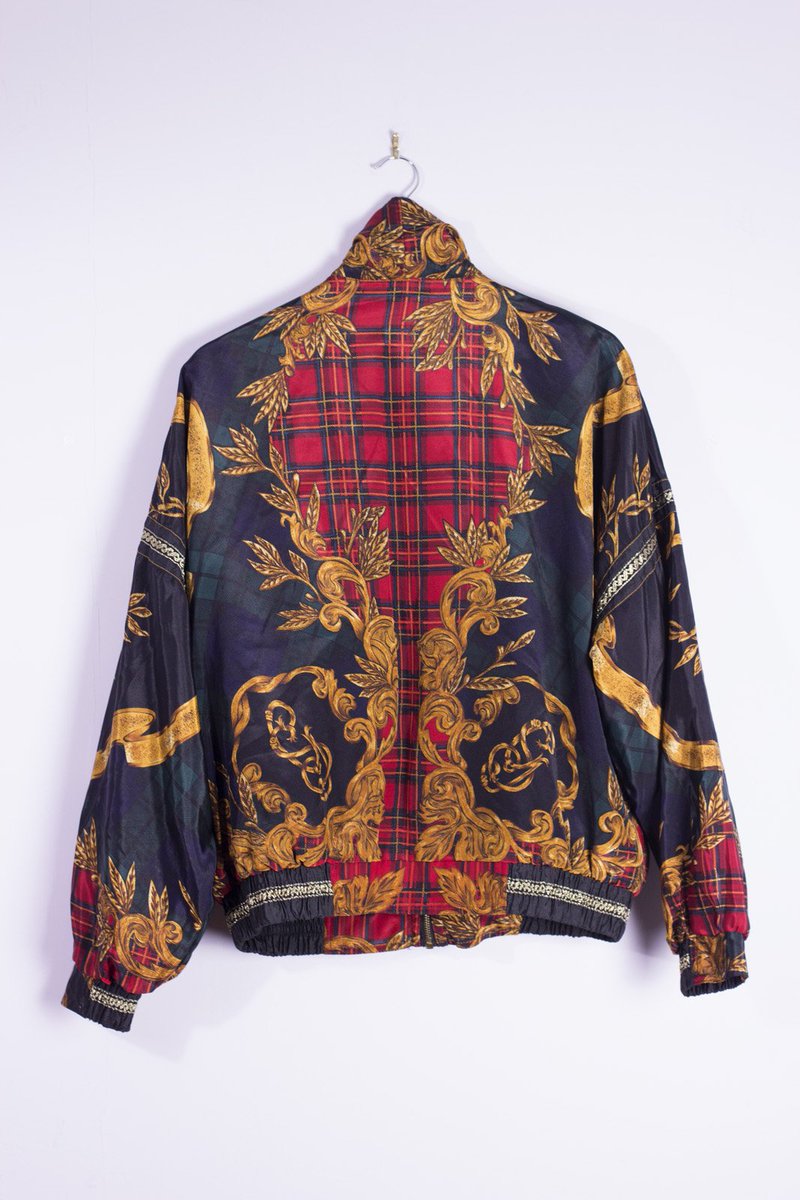 Thriftionary's tweet photo. In love with this #90s windbreaker just listed on https://t.co/WDg8SOgyE9!
#vintage #fashion https://t.co/OdcWfP5pOi