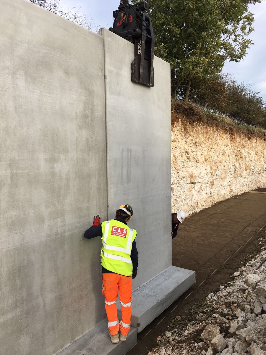 CLSconstruct's tweet photo. Large wall units being installed by CLS on Bonby AD Plant. Great work Team CLS #Retainingwall #AD #civils #Biogas #concrete #blinding https://t.co/1RJu0axwXJ