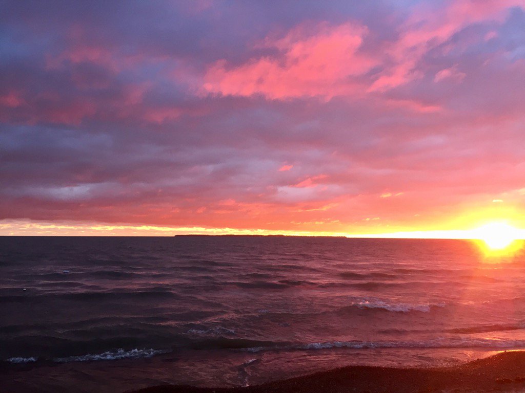 CatawbaIsLife's tweet photo. Kelleys Island sunrise. https://t.co/D3XX64yKZN
