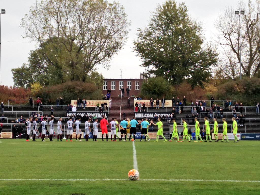 OFC_offiziell's tweet photo. Anpfiff bei #SGEOFC! Auf geht's Jungs! 💪 #U17Bundesliga #Derby #nurderofc https://t.co/hoUTaeSRce