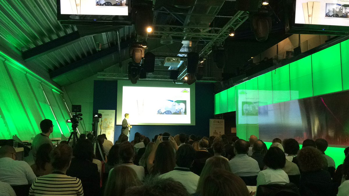 YesWeShopping's tweet photo. Abarrotada la sala del #CEC16. Síntoma del interés creciente de las empresas por mejorar la experiencia de los clientes! https://t.co/o7dU4ARGLB