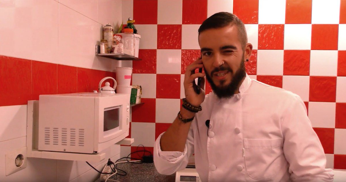 Próximo reto @ComeTAsturiasTV con <a href="/milhojALAN/">Alan García Rguez</a> y <a href="/PCaboBusto/">Pasteleria CaboBusto</a>.
¿Dónde?
En casa gastro, tan rockera y top como ellos :)
youtu.be/Yo3tlOlTHlc