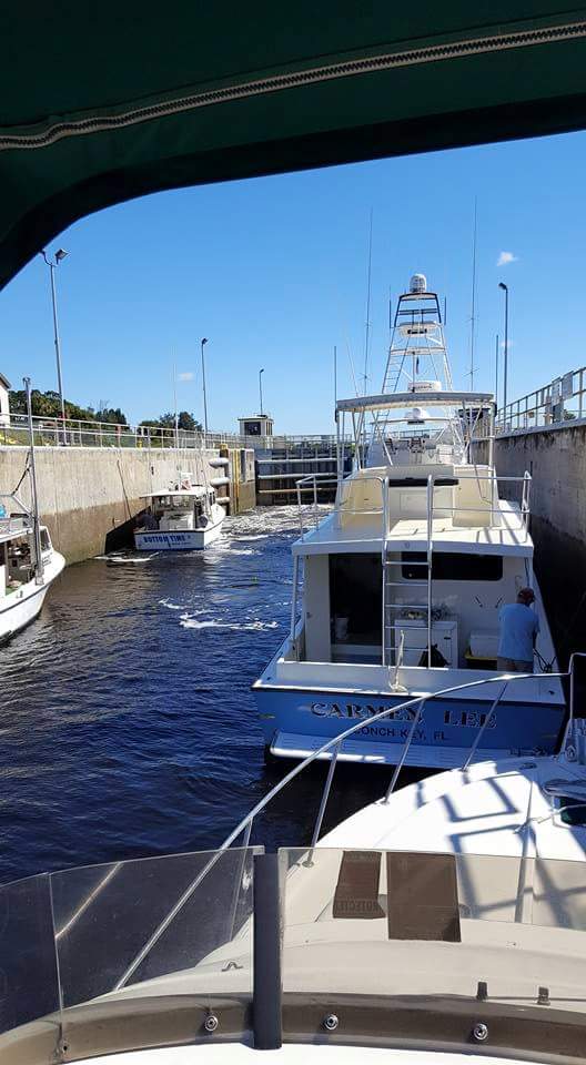 CastOffCaptain's tweet image. Ortona Lock. Popped a V belt on the #2 Main. Operating on 1 engine until Clewiston. #manuevering #boathandling #deliverycaptain #yacht