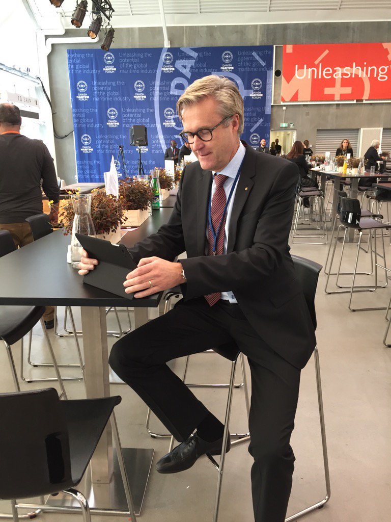 LenaGothberg's tweet photo. Men titta! @PortGot representerad av sin vd @MagnusKarestedt på #dmf16 #sjöfart #gbgftw #maritim https://t.co/zDQvzXsNDt