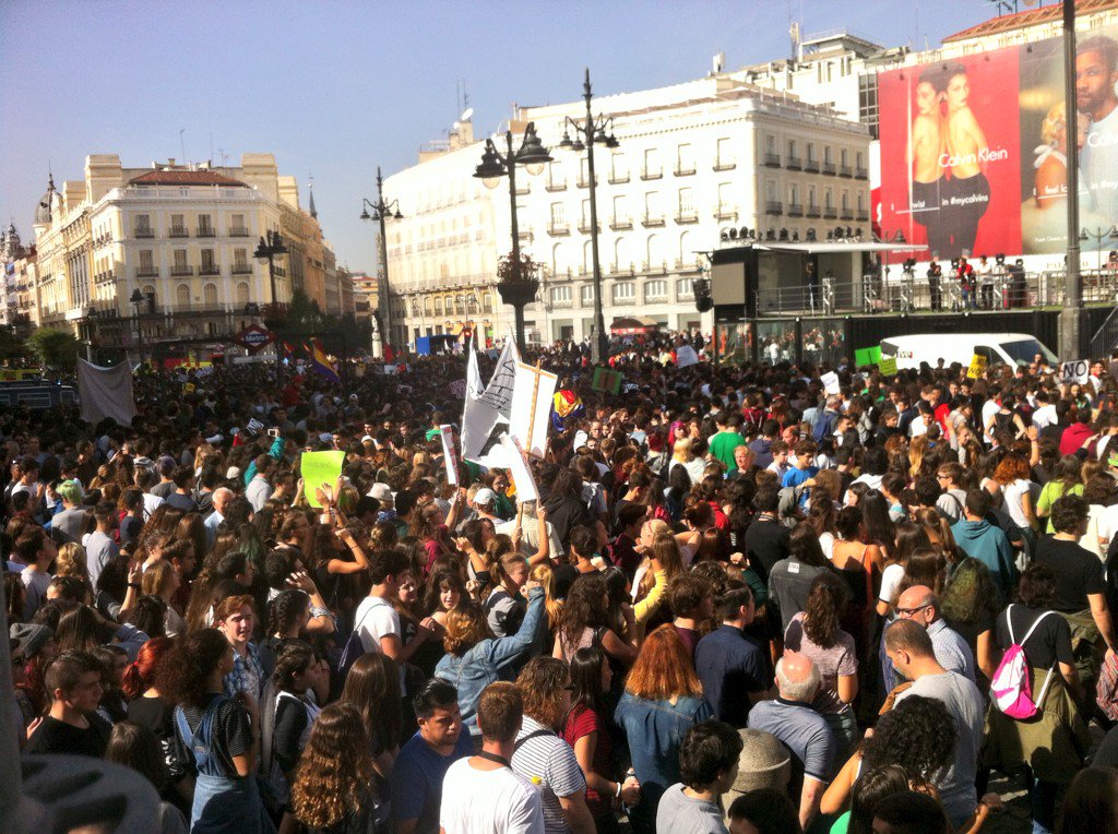 La Puerta del Sol ahora mismo en defensa de la Educación! #NoALaRevalida