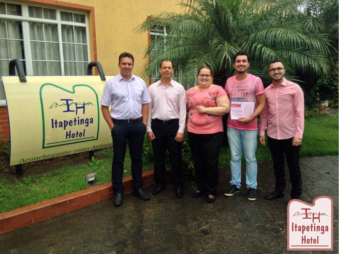 ITAPETINGAHOTEL's tweet photo. Nós abraçamos esta causa!!!

#OutubroRosa #Rosa #JuntosPelaVida #ContraOcancêrDeMama #Outubro2016 #NósApoiamos #Unidos #ItapetingaHotel https://t.co/6Jp5FBpiVK
