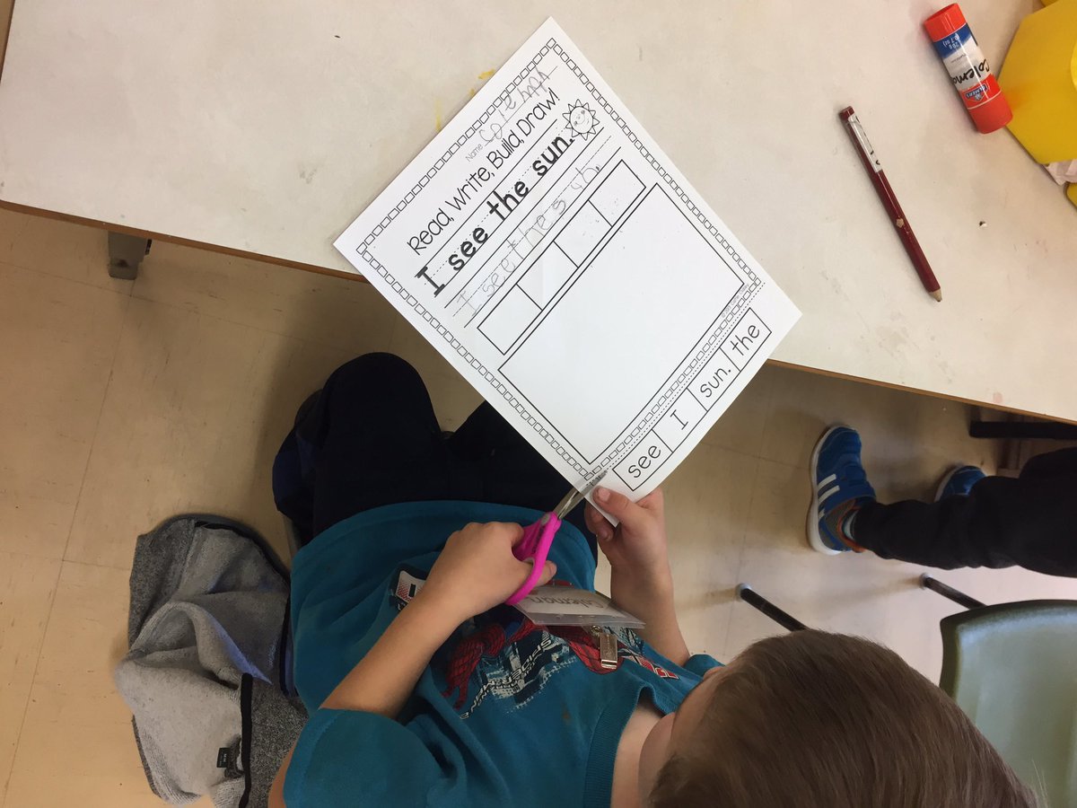 Ms__Lunn's tweet photo. Look at us reading!! Read, write, build and draws are the BEST!! #crosscurricularscience https://t.co/NUj3VTHKvZ
