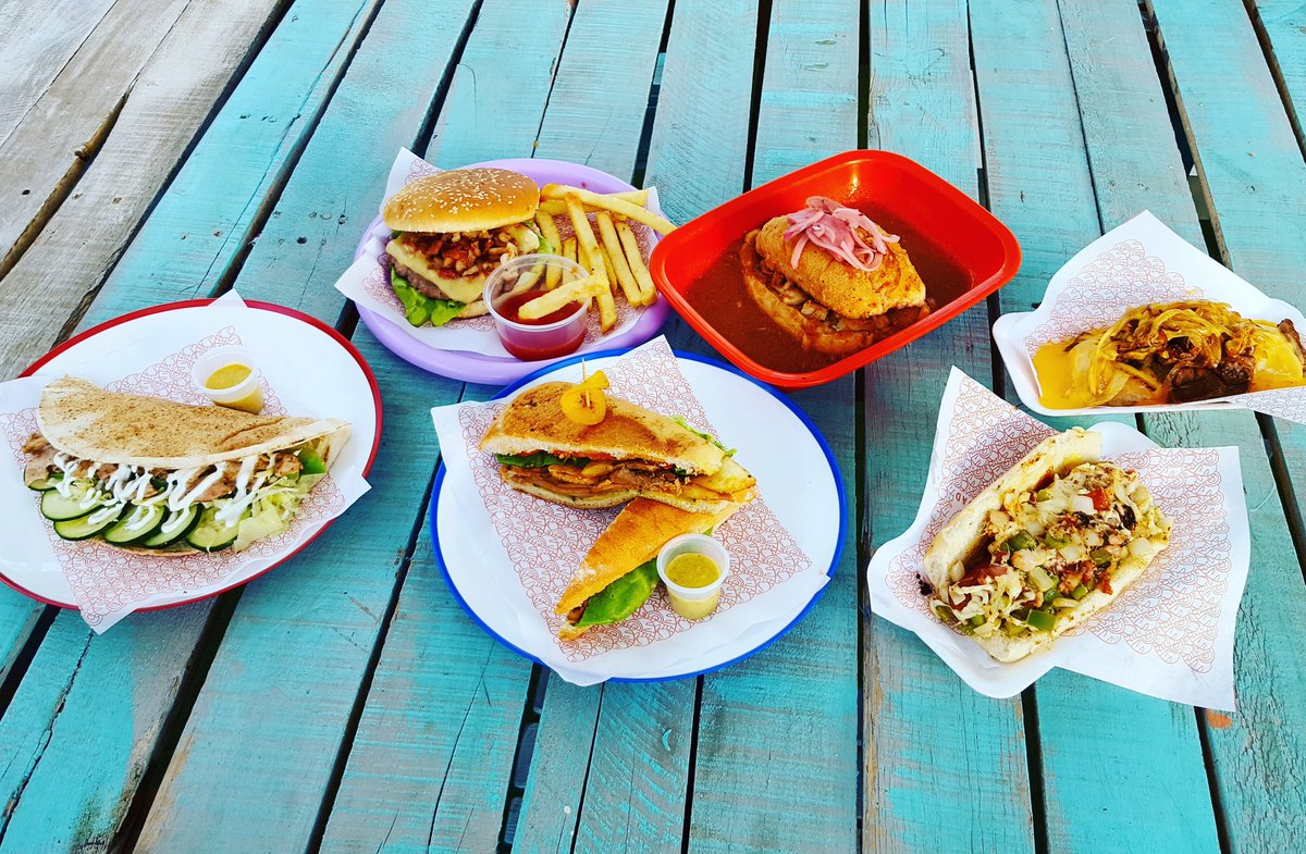 Hoy se come en parejas en TrokaChula.... 50% de descuento en tu segundo platillo; ya elegiste el tuyo?
Av. Palmira #352 (a un lado de Mazda)