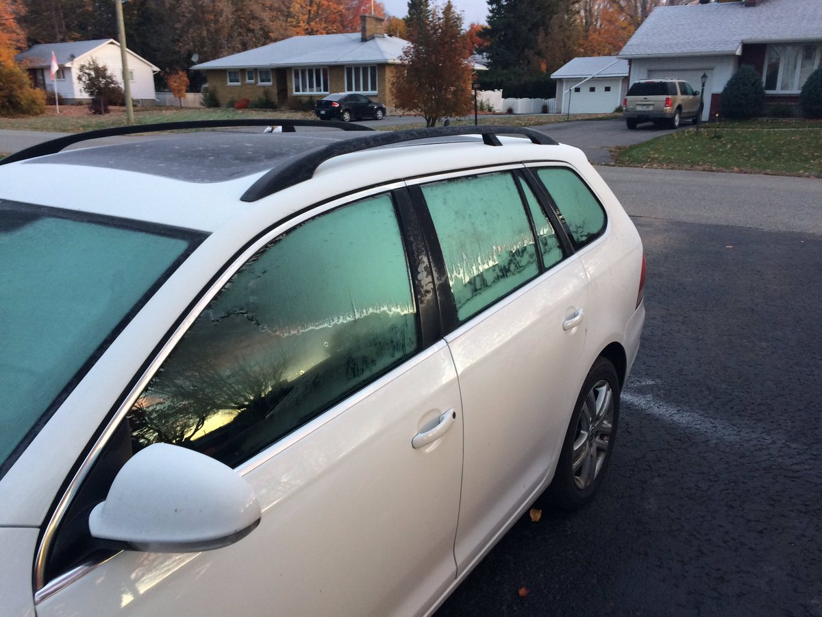 AuthorLMurphy's tweet photo. Not impressed this morning. #IceOnWindows #Scraping https://t.co/ks0DdC7fsw