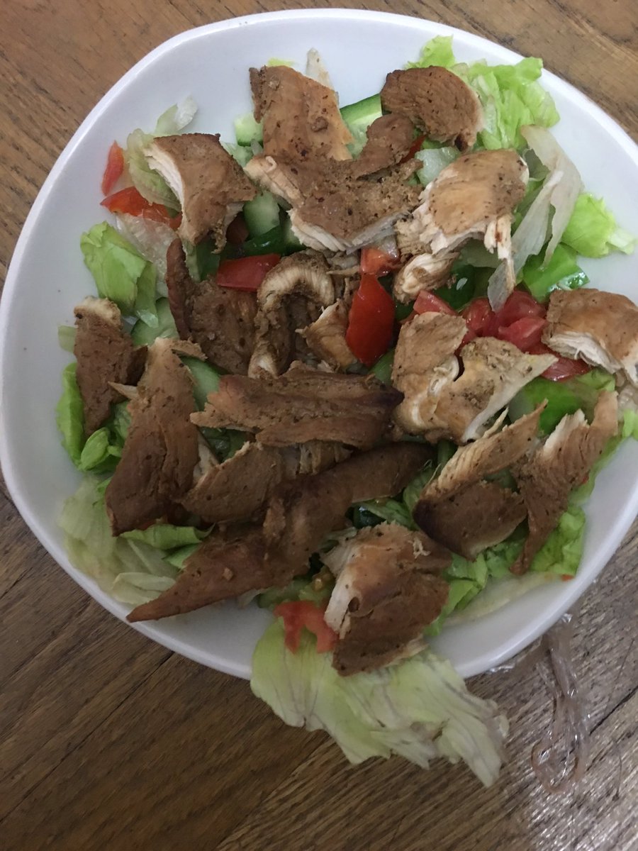 nada_ea's tweet photo. Chicken Caesar Salad 😍 #healthyproteins #fuelyourself #cleaneating #shawnutritionchallenge @ShawNutritionLK @shawacademy https://t.co/X3fDlv7pt9