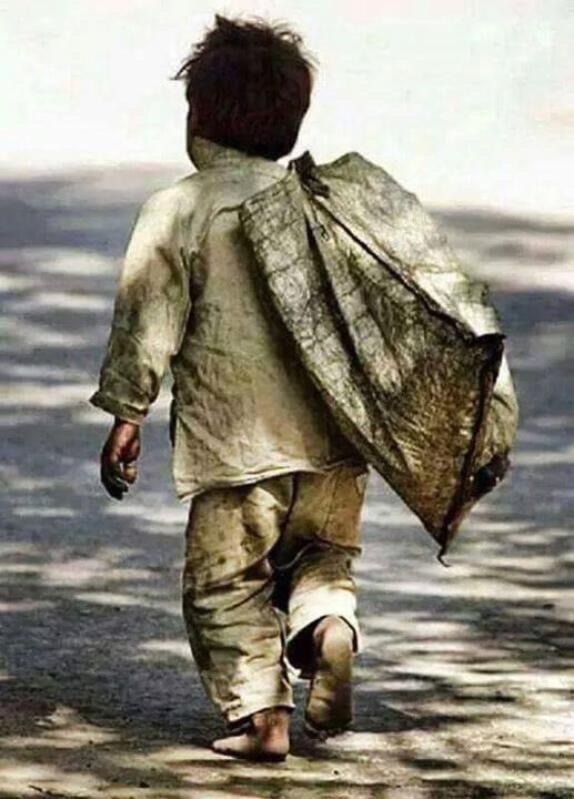 ali_ok38's tweet photo. آنه بعمر الورد
بس ياورد هاذ
انته هم سامع ورد
عاش برصيف
تغازل عيوني المخابز كل صباح
كلبي ماعاشگ بشر 
#عاشگ #رغيــــــف https://t.co/9T9trhtDY1