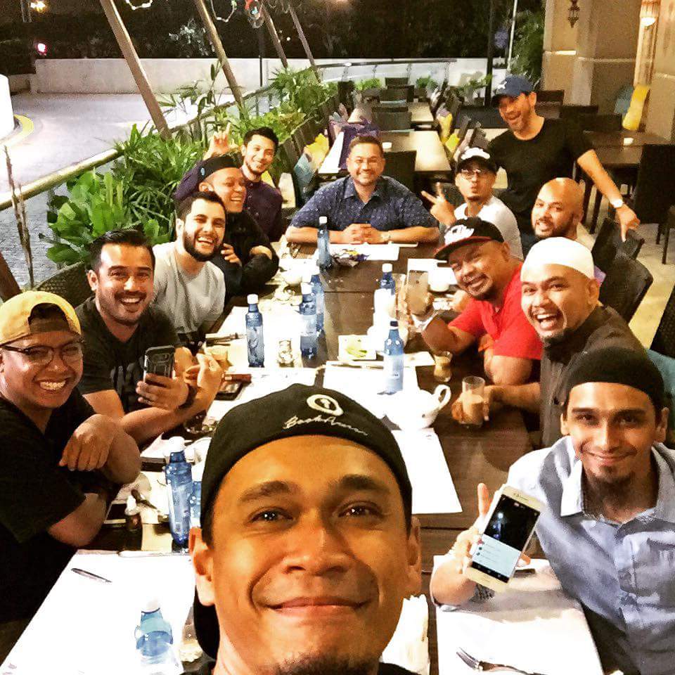 ruffedgeRE's tweet photo. MasyaAllah happy 15 years anniversary V.E and Ruffedge!! ☺️ #VeRuffedge #ExtremePleasure https://t.co/dgoFvPbTqy