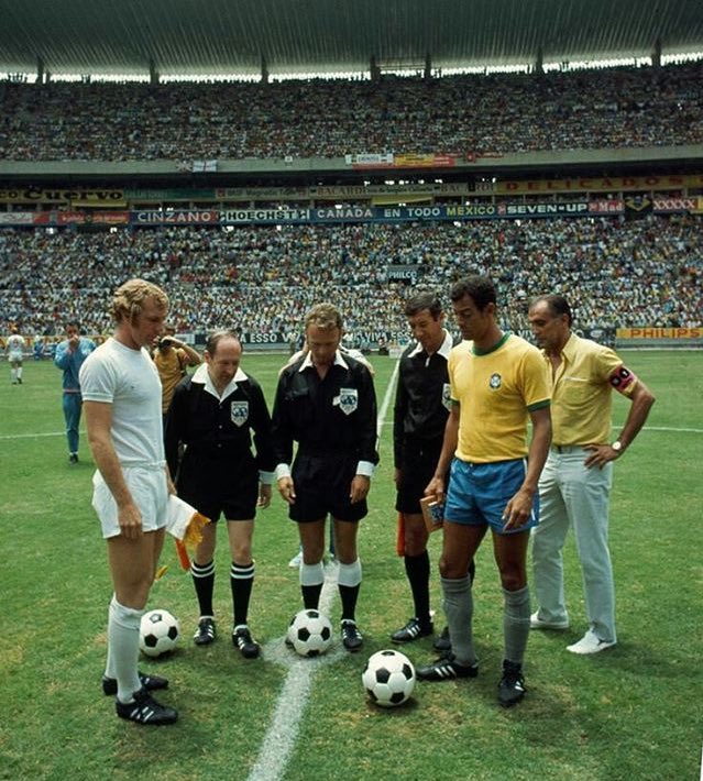 Carlos Alberto Torres e Bobby Moore antes do disputado Brasil 1x0 Inglaterra em 07 de Junho de 1970.
