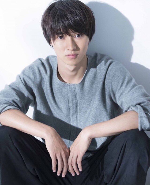 yamazakimyura's tweet photo. 山﨑賢人について調査ッ!!😳🤘🏻💜

山﨑賢人知ってたらRT🙌🏼🔥

１０RT まぁ知ってるょｰッ
５０RT イケメンだよねｰッ✨
１００RT 有名でしょッ!!😂💥
５００RT え もｰ最高!!神でしょ!!
１０００RT 知らない人居ないでしょ!!

#山﨑賢人好きな人RT https://t.co/pmGL8uIPip