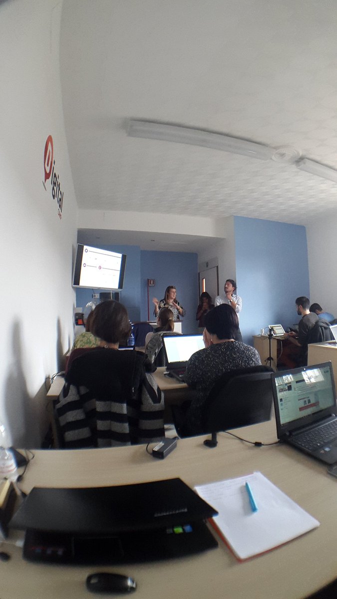 DigitalCampLab's tweet photo. Come un'azienda  deve approcciarsi al mondo social con @SocialfarmIT e @MVitella https://t.co/c9n0Ta3ZlZ