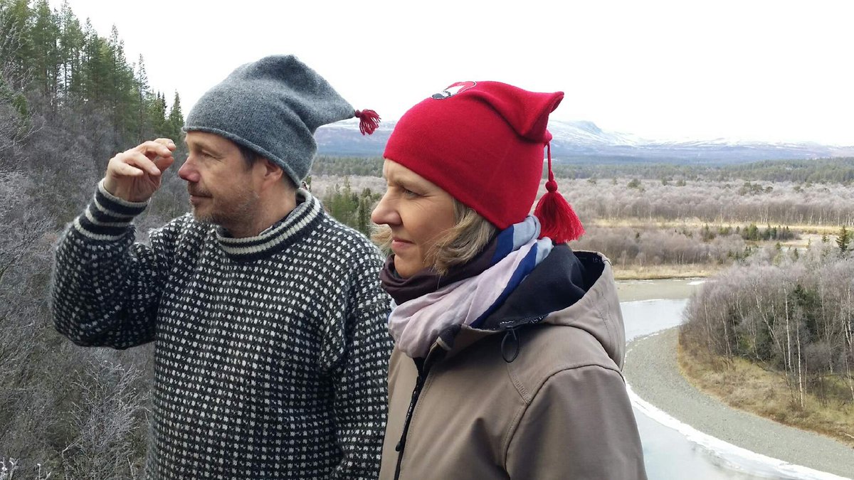 Miljodep's tweet photo. Intresset stort för rörligt friluftsliv. Naturrumsföreståndare Ola Fransson med miljöminister @karolinaskog i jämtländska Vålådalen. https://t.co/3mgcNimlWc
