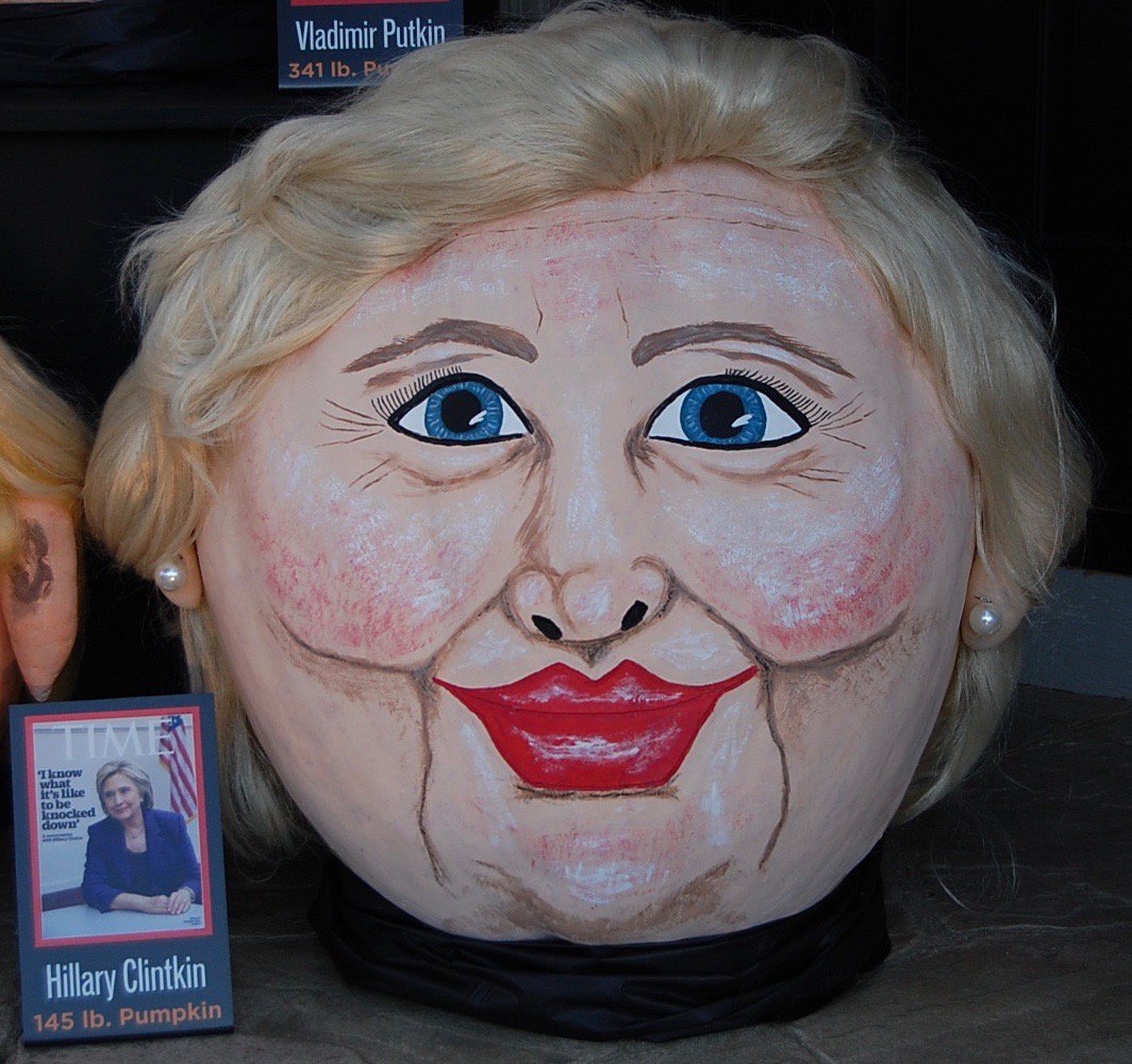 ParasPumpkins's tweet photo. Daytime photos of #Putkin #Clintkin #Trumpkin #GiantCelebrityPumpkins
@realDonaldTrump @HIllaryClinton @PutinRF_Eng https://t.co/3BuLWB8TNF