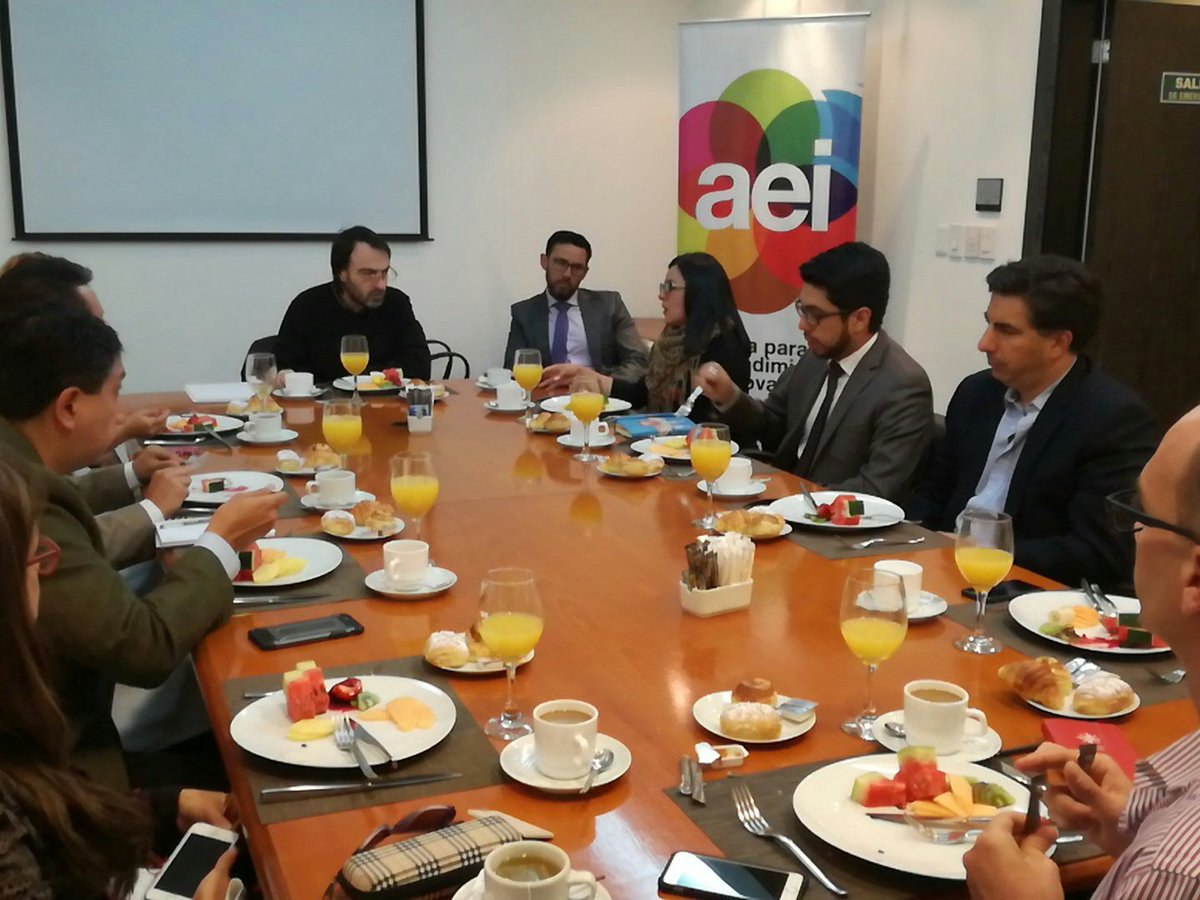fpastor84's tweet photo. Desayuno de financiamiento emprendedor @aei_ec con @HugoKantis @rebecavidal111 @bvonbuchwald @andreszuritad https://t.co/ESI1XLZzja