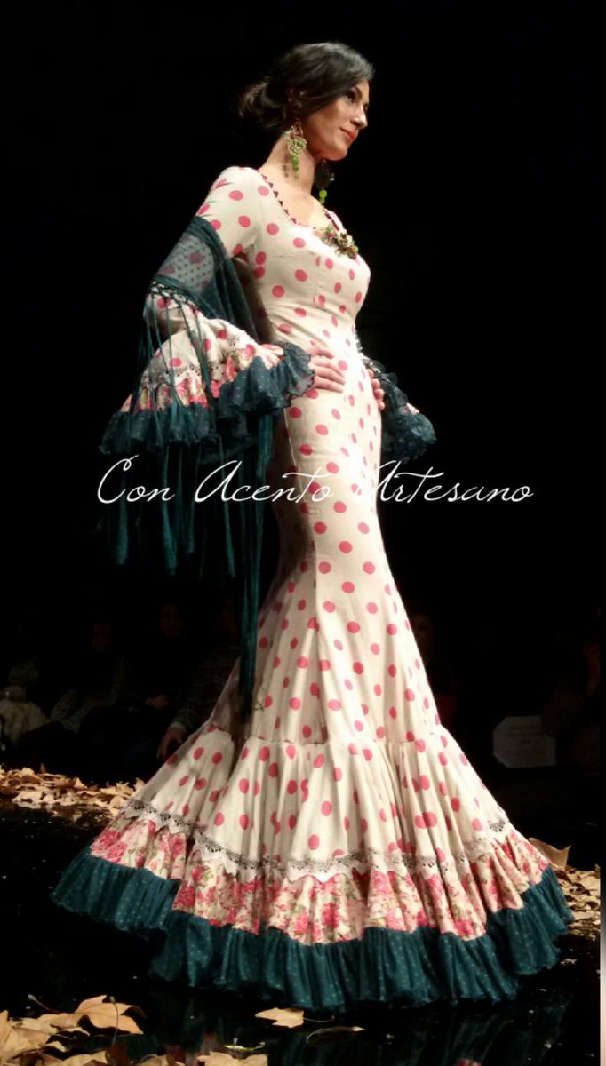 acentoartesano's tweet photo. #Flamencas de lunares de @CarmenVegaModa en @simofsevilla #SIMOF2016 @doble_erreSE @fibesevilla #modaflamenca https://t.co/aMUc6dQh7v
