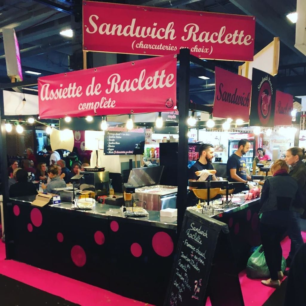 coachFrenchFrog's tweet photo. Salon d'Automne, j'ai craqué première raclette de l'année 😍
#raclette #automne #onlacherien #alimentation #charcute… https://t.co/IpJDdaJeXQ
