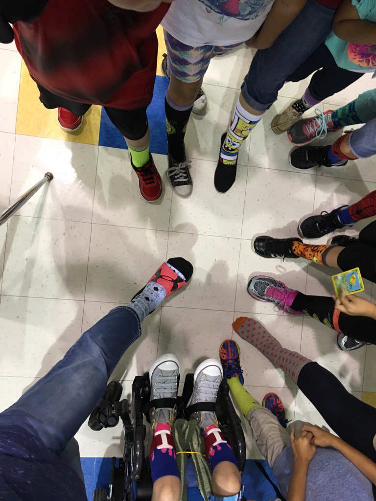 CathyHering's tweet photo. #sockittodrug#carsonstars https://t.co/VuzlZOCT4u
