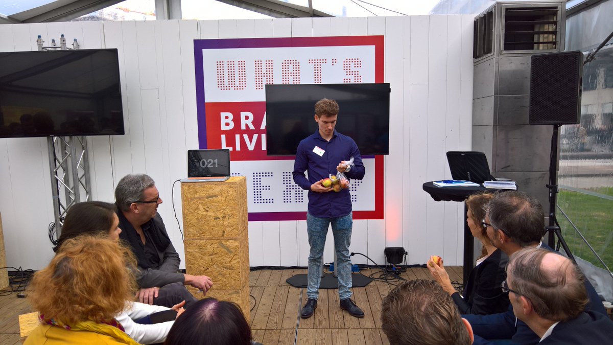 Studenten design en @HAShogeschool aan het werk op #DDW16 .#mooiecombi