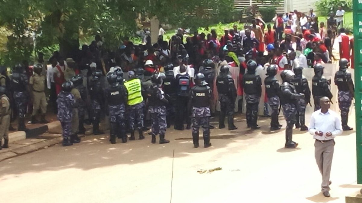 KTVUG's tweet photo. Pictures of Day 2 @makerereU students protest against fellow students who where suspended and the lecturer's strike. Pic via @Kiberusirajje https://t.co/nYIBLkwNXb