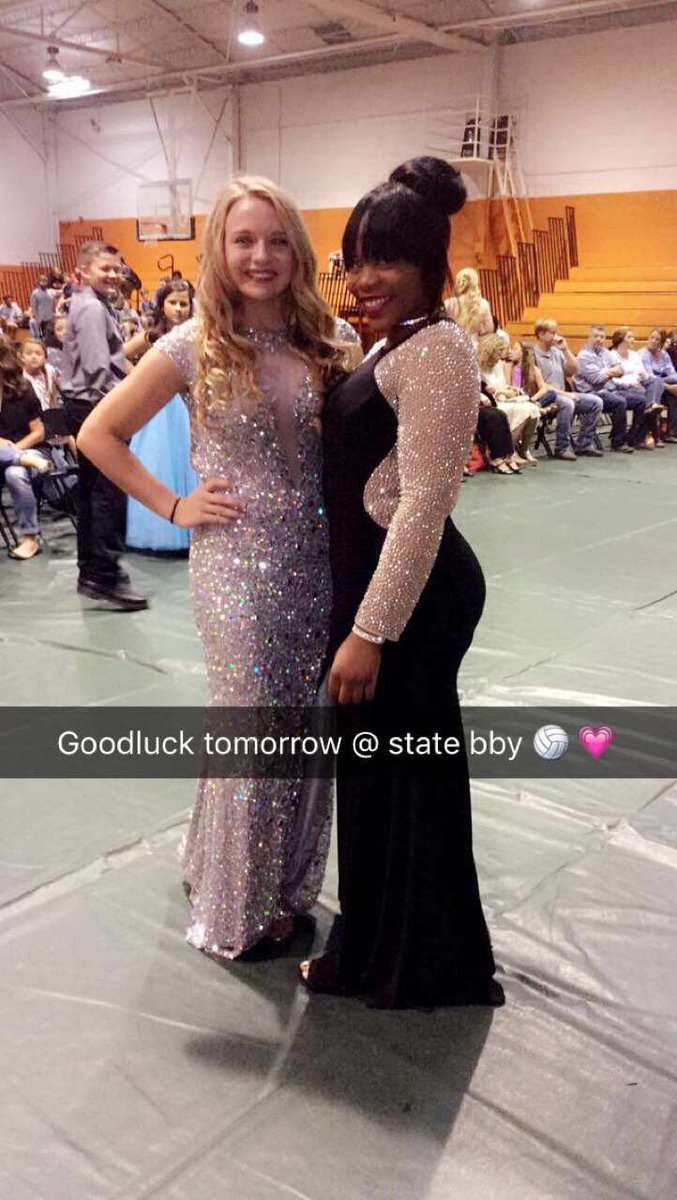 Lierrii's tweet photo. Goodluck today bby🏐💗✊🏾 I love ya bunches 😘😘
#STATEEEE🏐🏐🏐💗 https://t.co/0gVIicQXBb