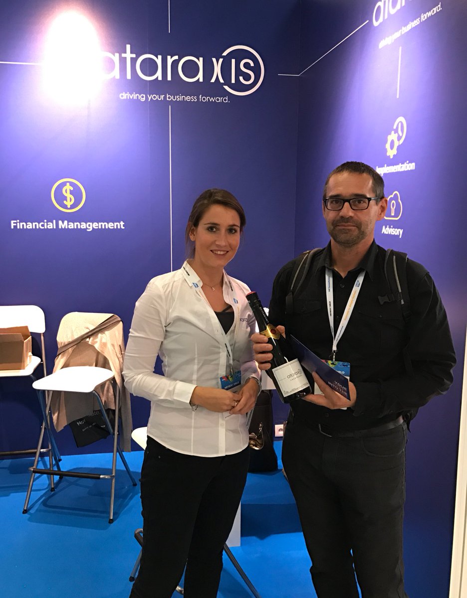 AtaraxisNV's tweet photo. Another happy wife as Philip will take her into the clouds! Enjoy the champagne on the train as well!! #hrtechworld https://t.co/ODz24KoexV