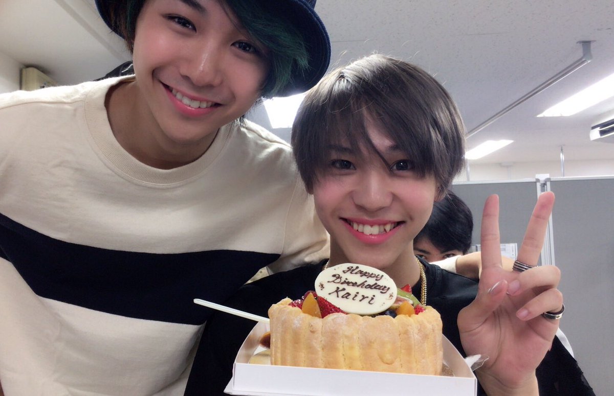 須賀健太 海里誕生日おめでとう 歳か 特別な年だな なにはともあれいい作品にしよう いや 海里のカメラ唇凄いことになるやん 笑 いや たつなり