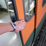 電車のドアの開閉がボタンの所が田舎だと思っていたら、手動が一番の田舎だったｗ