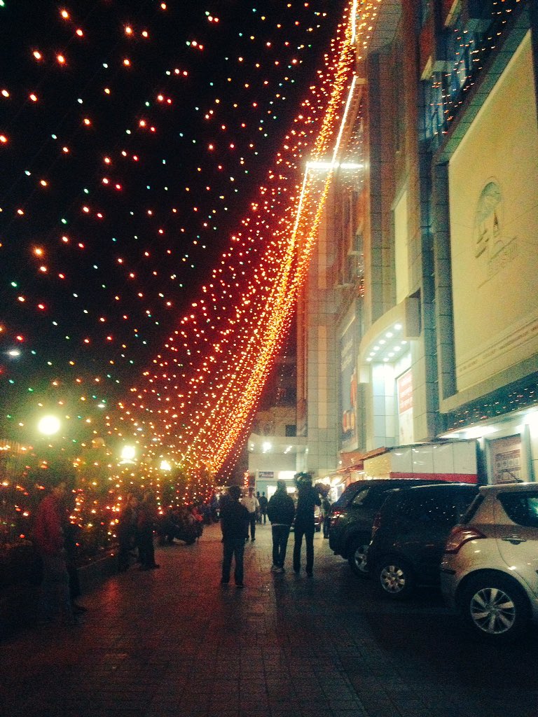 thulomanche82's tweet photo. तिहारको झिलिमिली 😀#happeningnow #its7pm https://t.co/f0e4QCR9tp