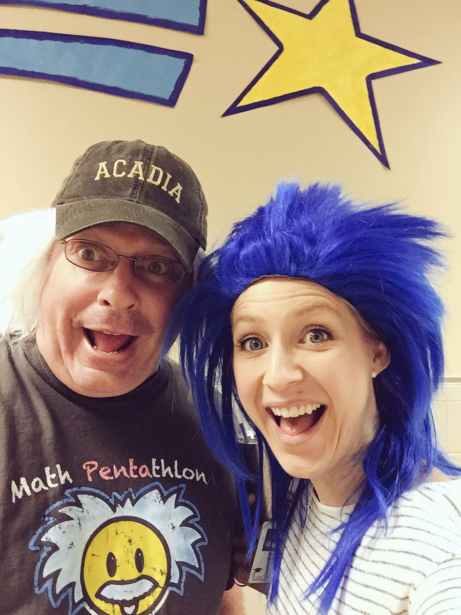 AviatorRobb's tweet photo. It's Drug Free Week and today is crazy hair day at Cox Elementary!! Rock out!! #crazyhairdontcare #coxcomets #itchy https://t.co/5H8U43lrjj