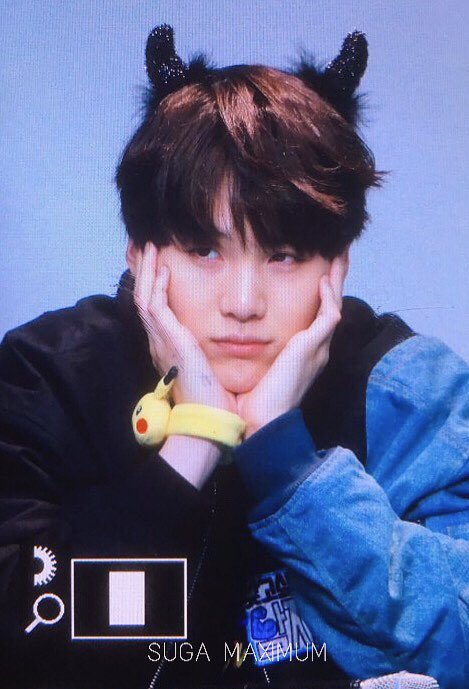 Suga_Maximum's tweet image. 161026 #BTS #SUGA 간절이 바라면 이렇게 슈가선샹님이 하트도 꺼내어 선사해주시고 그럼니다