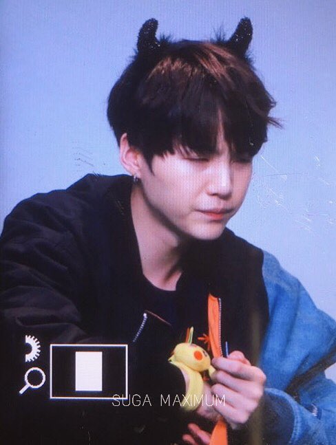 Suga_Maximum's tweet image. 161026 #BTS #SUGA 간절이 바라면 이렇게 슈가선샹님이 하트도 꺼내어 선사해주시고 그럼니다