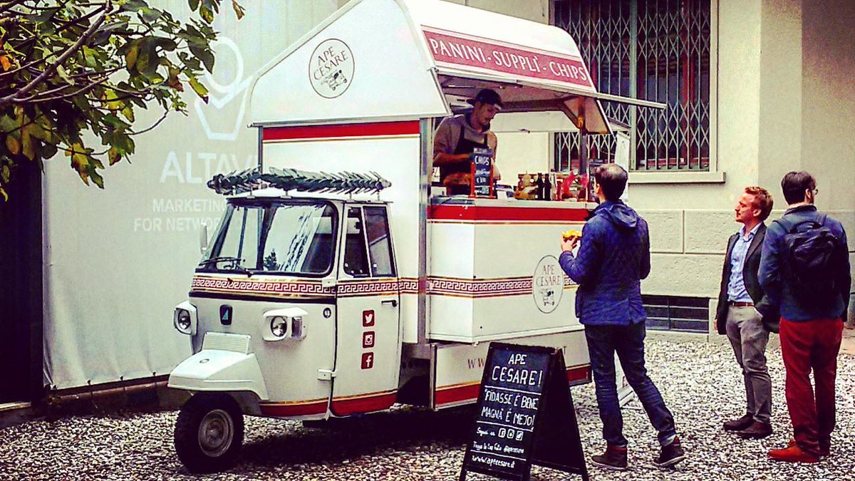 AltaviaLab's tweet photo. Oggi abbiamo avuto i #panini e #supplì di @ApeCesare per #Distreat. Un pranzo romano nel nostro cortile aperto a tutti! https://t.co/IKTWczKFVX