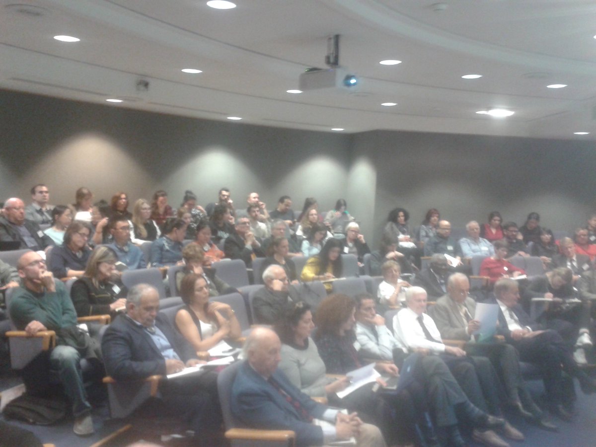 [#hn2016] Cet après midi #salle remplie pour la #table #ronde #humanisme #numerique «Médias
émergents: vers quel humanisme?»