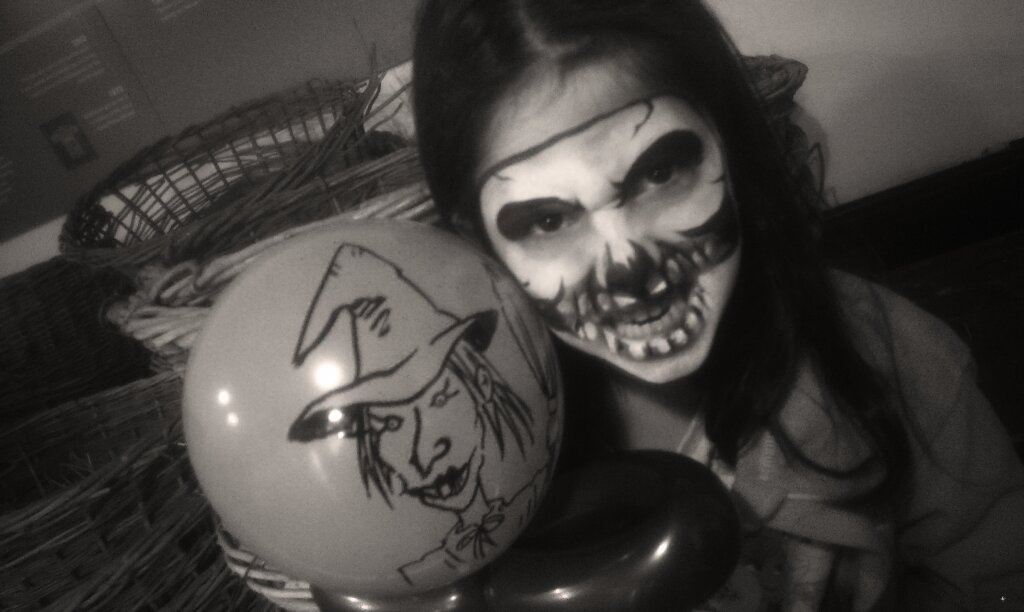 ashacarlos's tweet image. A fabulous scary day at @GladstoneMuseum with face painting, balloon sculpting and magic show  #termbreak #halloween