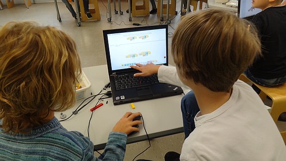 sponsort_news's tweet photo. Im #EXPLO #Heidelberg wurde gezeigt, wie Hardwarewelt und Softwarewelt zusammenhängen und wie ein Computer funktioniert #RNCW #RNCodeWeek https://t.co/pdb9ashZTq