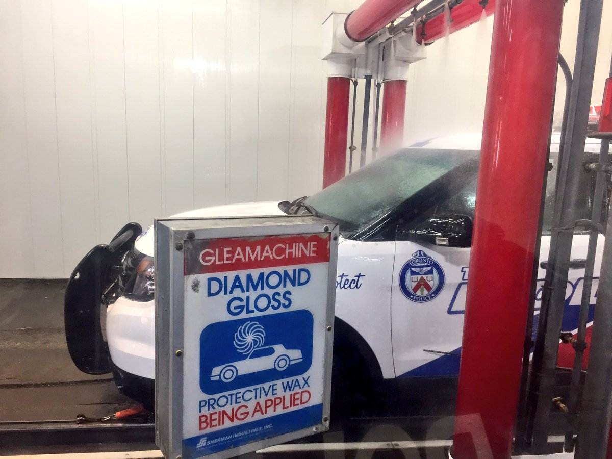AlexLiComms's tweet photo. We take pride in our presentation! I make it a habit of starting & ending my shift w/a CLEAN @TorontoPolice patrol car!๐ #LookSharpFeelSharp https://t.co/5Fx8ceOZY8