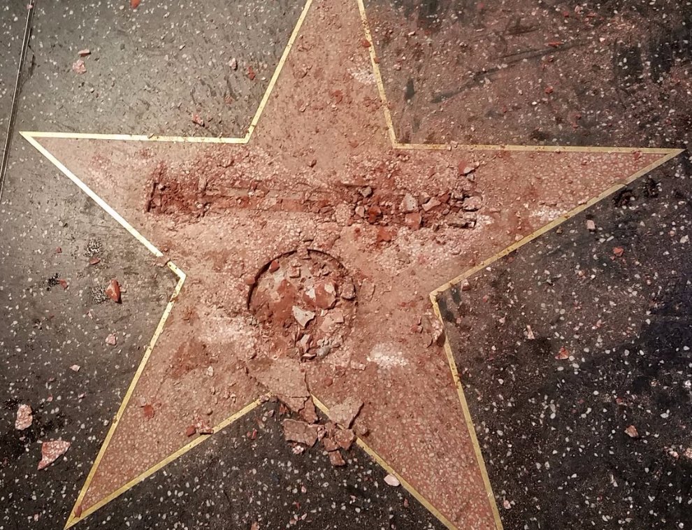 Trump's Hollywood Walk of Fame star destroyed in sledgehammer attack hill.cm/ANEF7bj